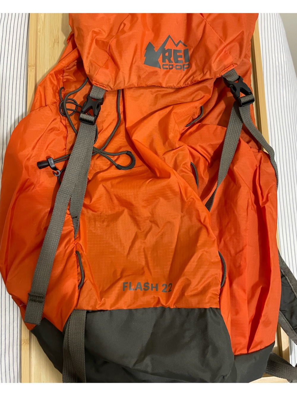 REI Flash 22 ~ Orange ~ EUC